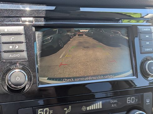 Used 2020 Nissan Rogue SV FWD image 33