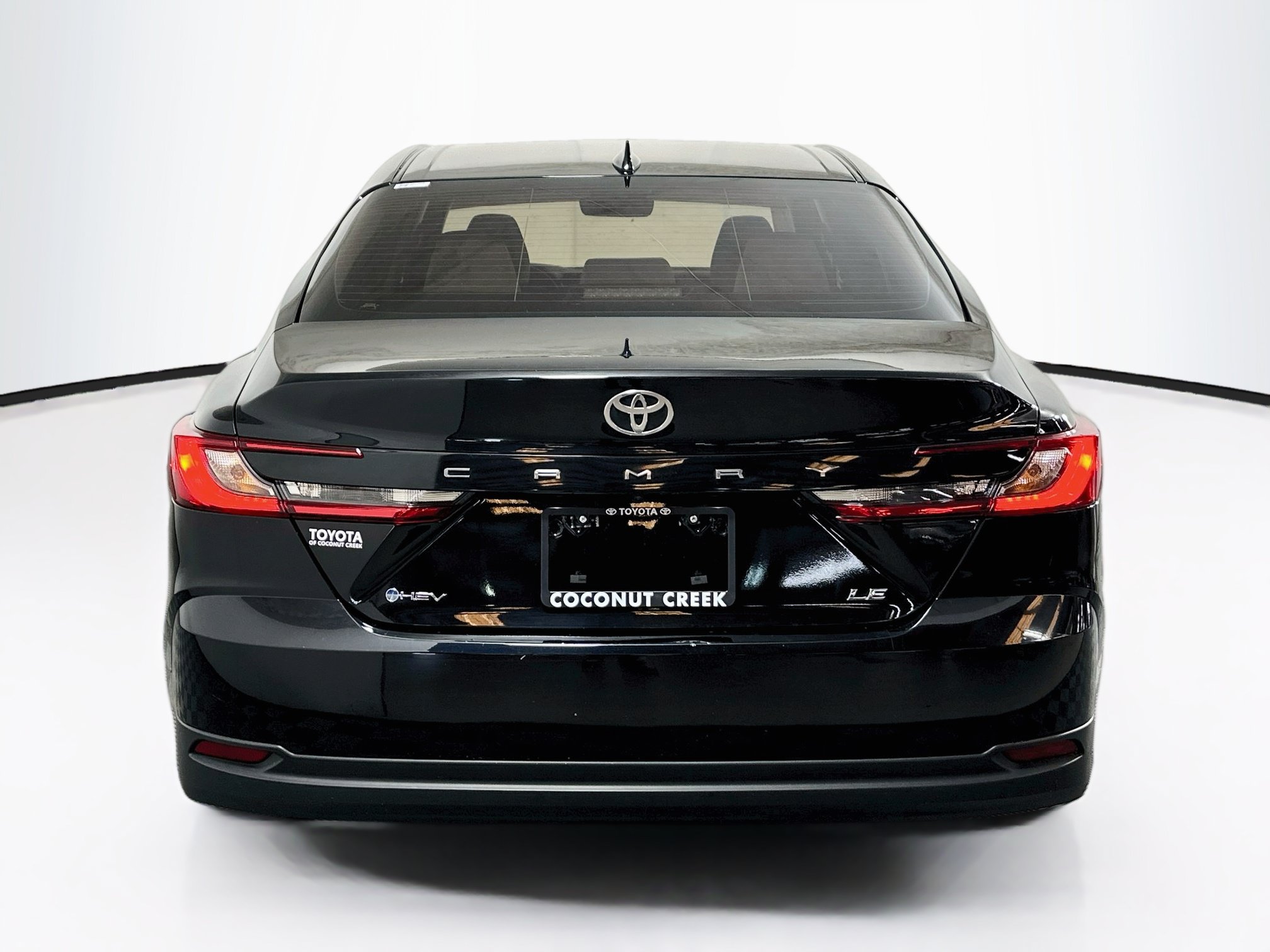 Used 2025 Toyota Camry LE w/ Convenience Package FWD image 4