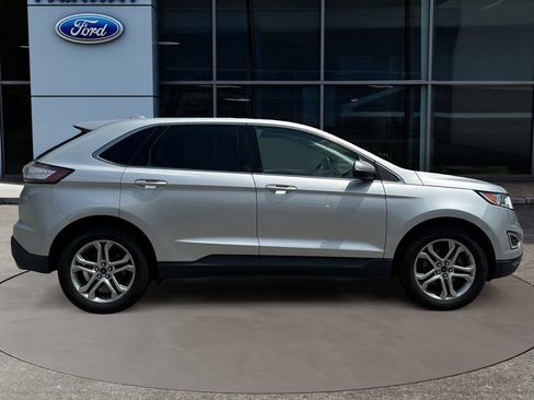 Used 2017 Ford Edge Titanium w/ Technology Package FWD image 9