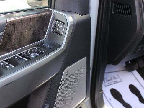 Used 2025 Ford F250 Lariat w/ Black Appearance Package AWD/4WD image 8