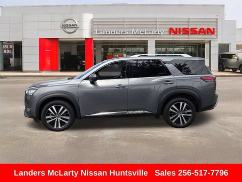 Used 2023 Nissan Pathfinder Platinum w/ Cargo Package AWD/4WD image 9