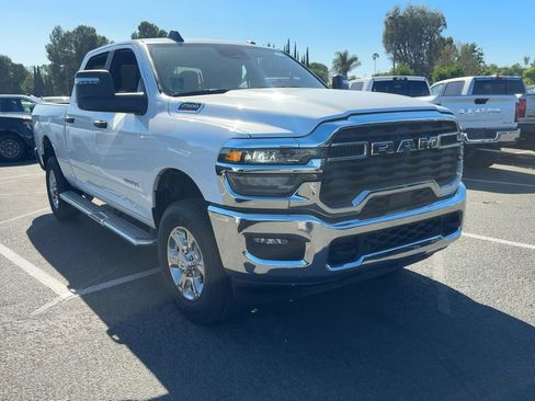 Used 2025 RAM 2500 Big Horn AWD/4WD image 3