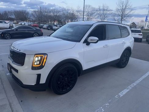 Used 2022 Kia Telluride SX w/ SX Prestige Package image 4