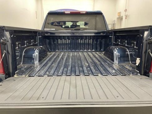 Used 2022 Chevrolet Silverado 1500 LT AWD/4WD image 12