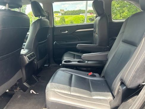 Used 2019 Toyota Highlander XLE AWD/4WD image 7