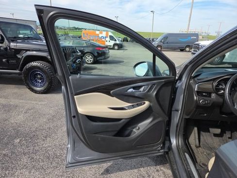 Used 2020 Buick Envision Essence w/ Experience Buick Package FWD image 13