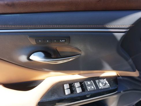 Used 2024 Lexus ES 350 w/ Premium Package image 4