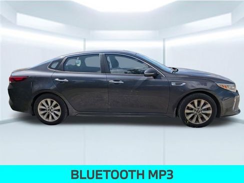 Used 2018 Kia Optima S FWD image 2