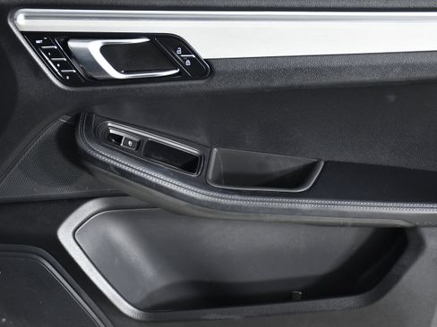 Used 2020 Porsche Macan Turbo image 28