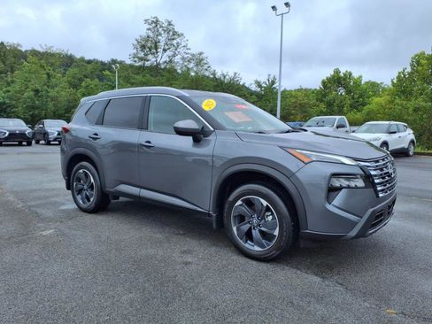 Certified 2025 Nissan Rogue SV w/ SV Premium Package image 14