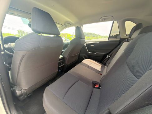 Used 2020 Toyota RAV4 LE AWD/4WD image 16