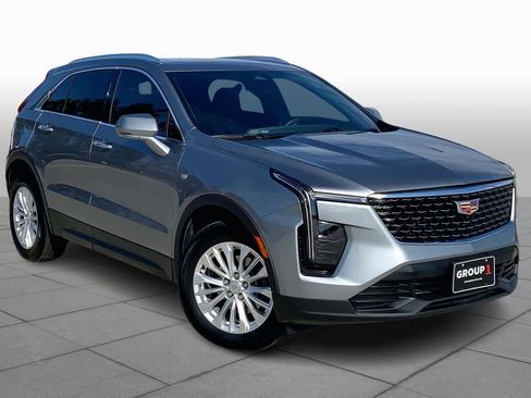 Used 2024 Cadillac XT4 Luxury w/ Cold Weather Package image 2