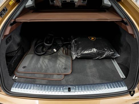 Used 2025 Lamborghini Urus SE image 15