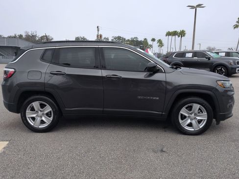 Used 2022 Jeep Compass Latitude image 3