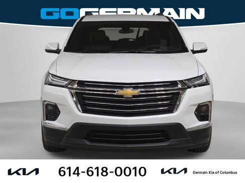 Used 2022 Chevrolet Traverse LT image 3