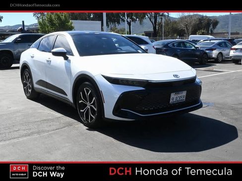 Used 2023 Toyota Crown Limited image 3