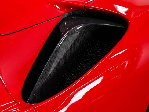 Used 2022 Ferrari SF90 Spider image 22
