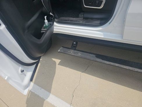 Used 2022 RAM 1500 Laramie AWD/4WD image 7