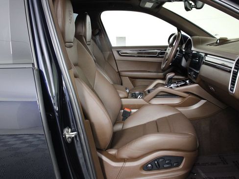 Certified 2023 Porsche Cayenne S AWD/4WD image 31