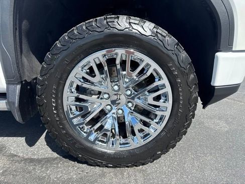 Used 2023 GMC Sierra 1500 Denali AWD/4WD image 9