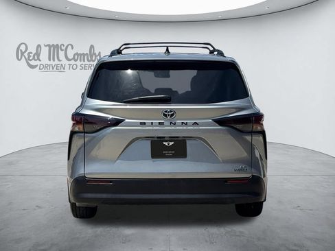 Used 2023 Toyota Sienna LE FWD image 4