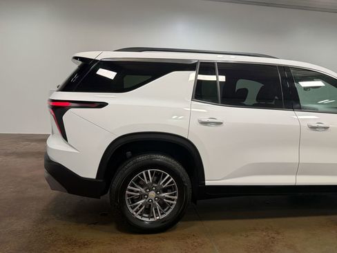Used 2026 Chevrolet Traverse LT AWD/4WD image 32
