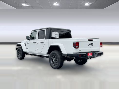 New 2025 Jeep Gladiator Sport image 3