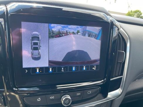 Used 2021 Chevrolet Traverse Premier FWD image 7