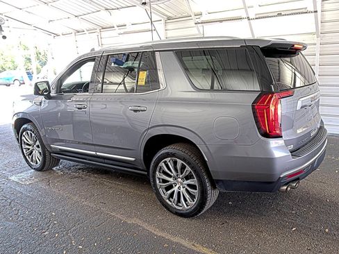 Used 2021 GMC Yukon Denali w/ Denali Premium Package image 8