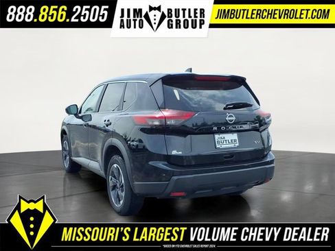 Used 2024 Nissan Rogue SV FWD image 2
