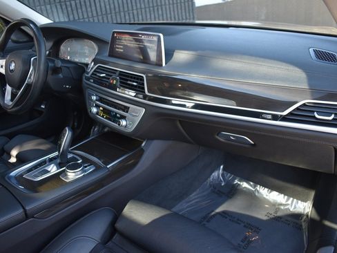 Used 2020 BMW 740i w/ Cold Weather Package image 36