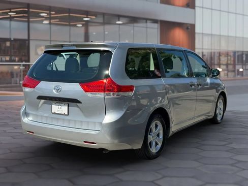 Used 2014 Toyota Sienna L FWD image 6