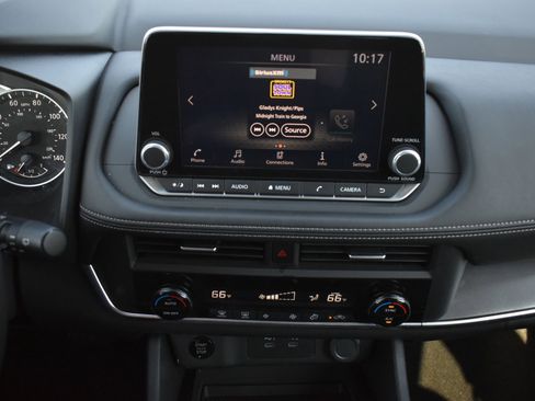 Used 2025 Nissan Rogue SV image 25