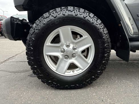 Used 2022 Jeep Gladiator Sport image 19