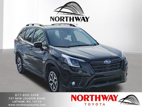 Used 2023 Subaru Forester Premium image 1