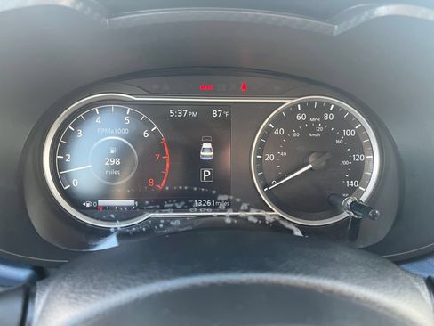 Used 2025 Nissan Versa SV FWD image 38