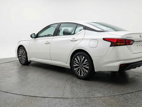 Used 2025 Nissan Altima 2.5 SV FWD image 6