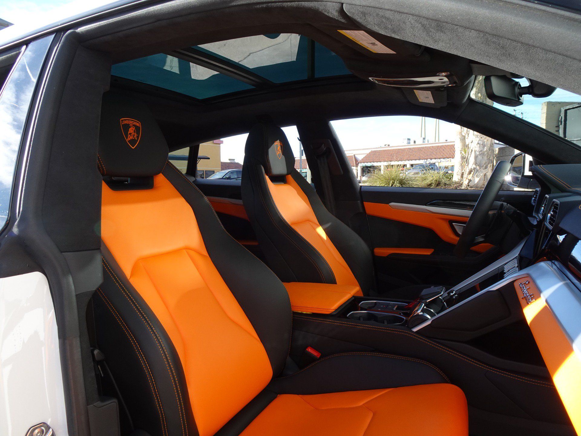Used 2021 Lamborghini Urus AWD/4WD image 25