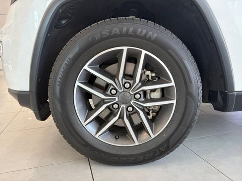 Used 2022 Jeep Grand Cherokee Limited AWD/4WD image 10