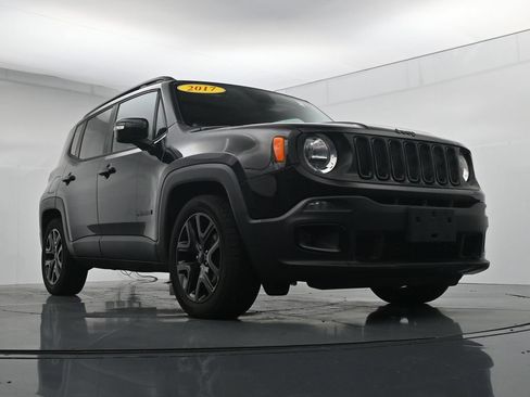 Used 2017 Jeep Renegade Altitude FWD image 32