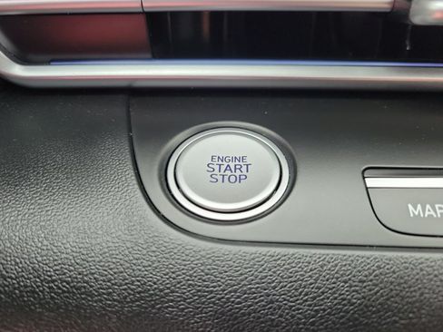 Used 2025 Hyundai Elantra Limited FWD image 18
