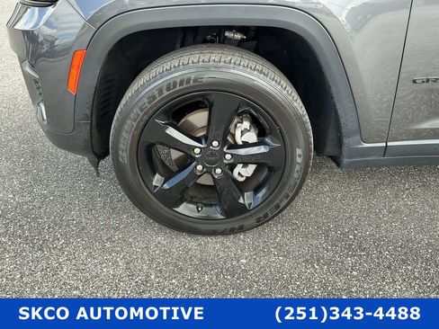 Used 2024 Jeep Grand Cherokee Altitude image 9