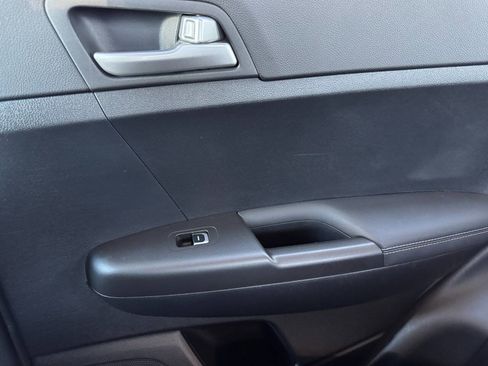 Used 2022 Kia Sportage LX image 19