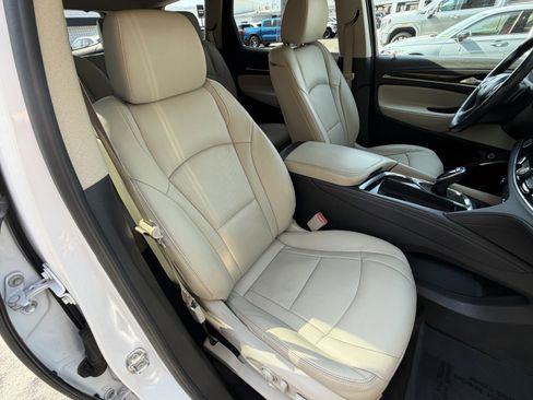 Used 2020 Buick Enclave Essence w/ Sound and Sites Package image 21