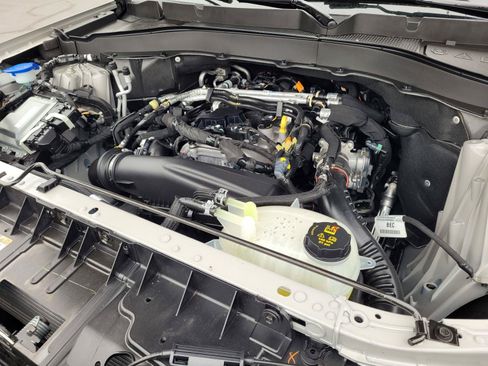 Used 2025 Ford Explorer Active RWD image 36