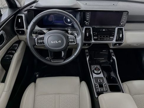 Used 2023 Kia Sorento SX Prestige w/ Panoramic Sunroof Package AWD/4WD image 4