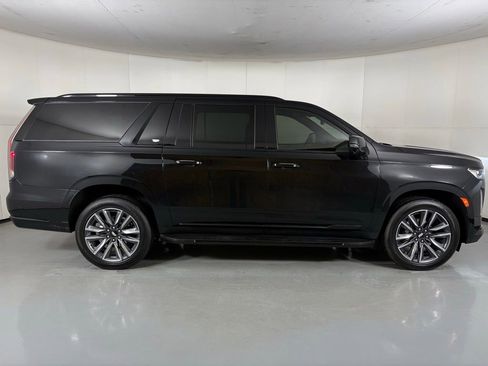 Used 2023 Cadillac Escalade ESV Sport image 9