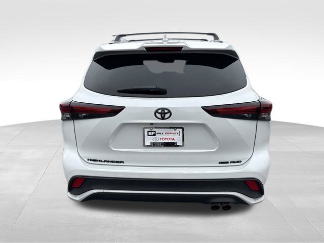 Used 2024 Toyota Highlander XSE AWD/4WD image 4