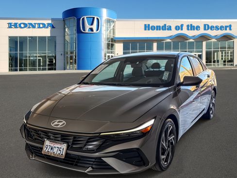 Used 2025 Hyundai Elantra SEL FWD image 3