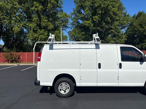 Used 2024 Chevrolet Express 2500 w/ Driver Convenience Package image 9